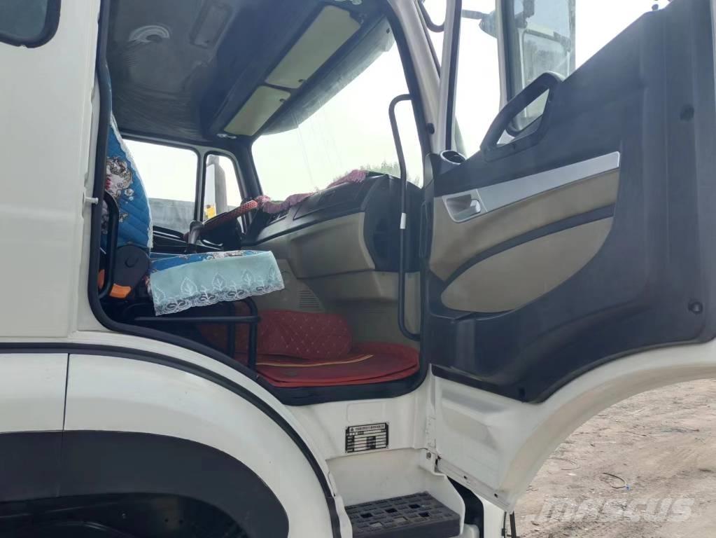 Sinotruk HOWO 371hp Vlačilci