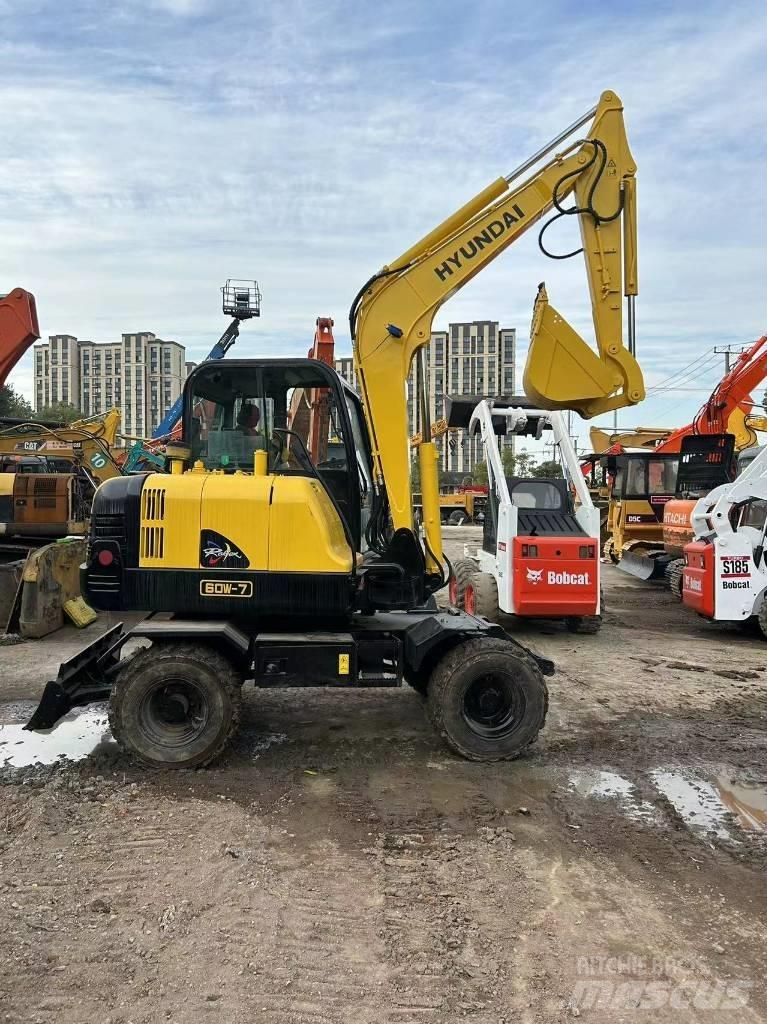 Hyundai R60-7 Bagri na kolesih