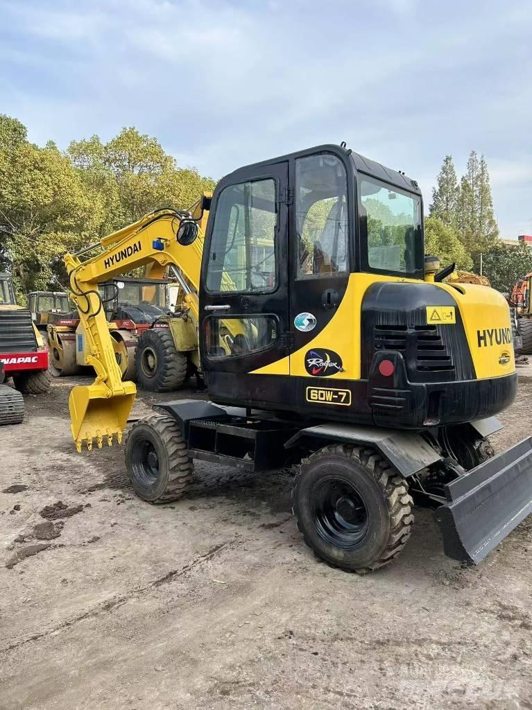 Hyundai R60-7 Bagri na kolesih