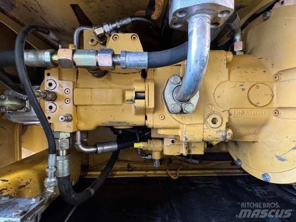 CAT M 318 C Bagri na kolesih