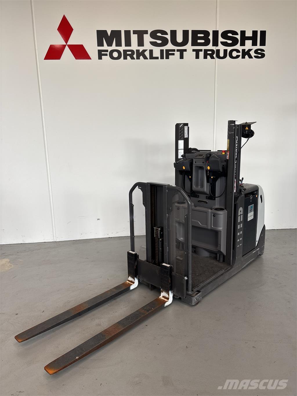 UniCarriers EPL100 Nizko dvižni komisionirni viličar