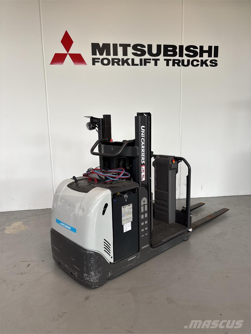 UniCarriers EPL100 Nizko dvižni komisionirni viličar