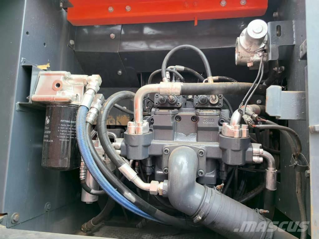 Hitachi ZX 240 HG Bagri goseničarji