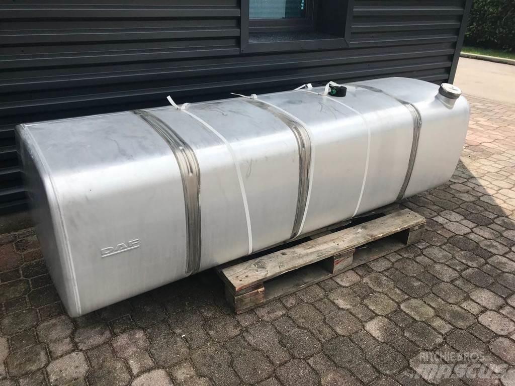 DAF 850 L Fuel and additive tanks