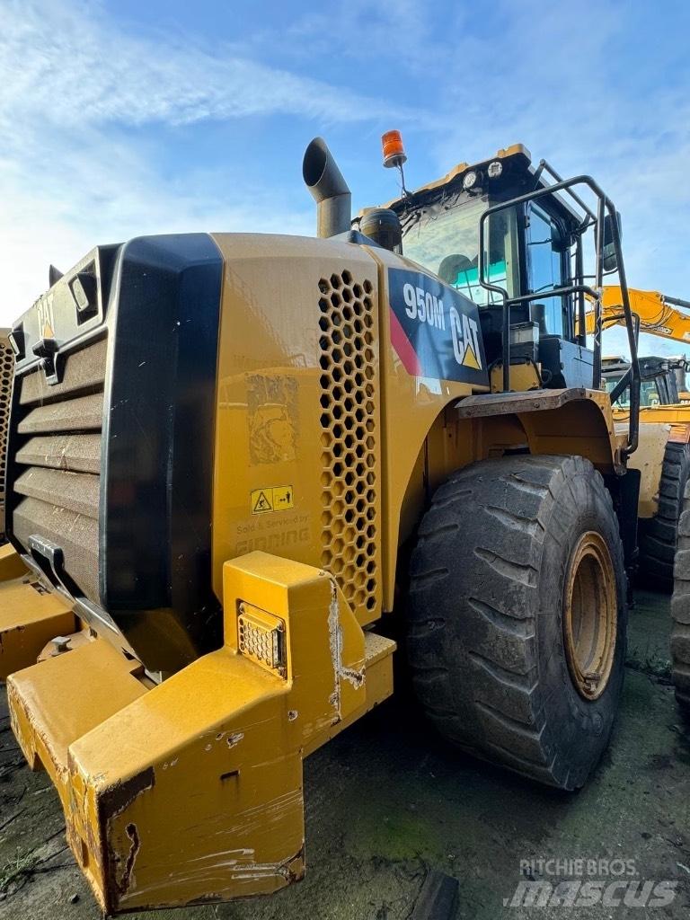 CAT 950M Kolesni nakladalci