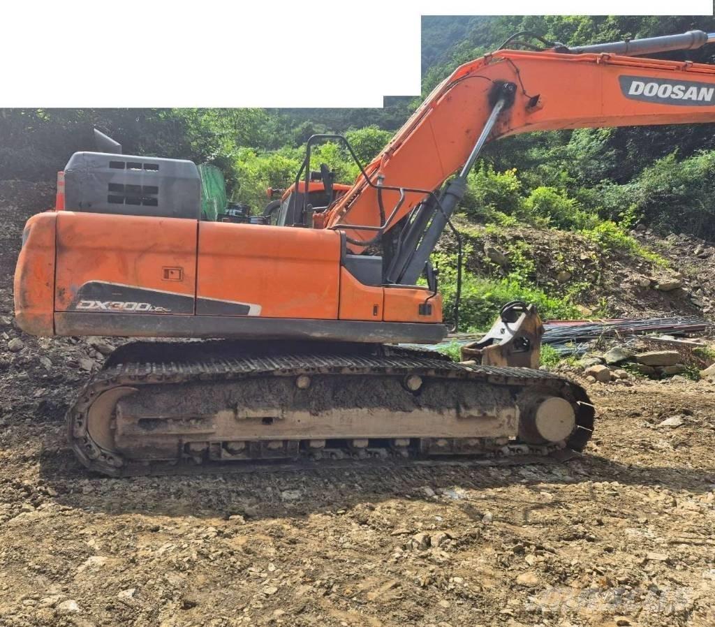 Doosan DX 300 LC-5 Bagri goseničarji