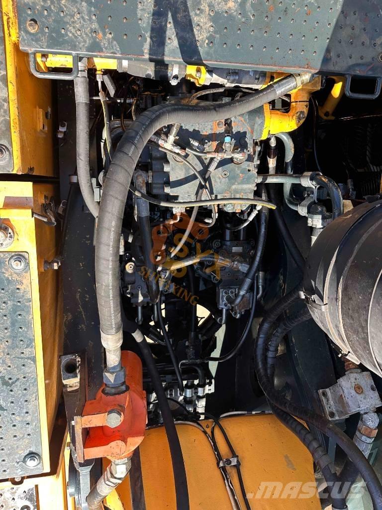 Hyundai Robex 520 VS Bagri goseničarji