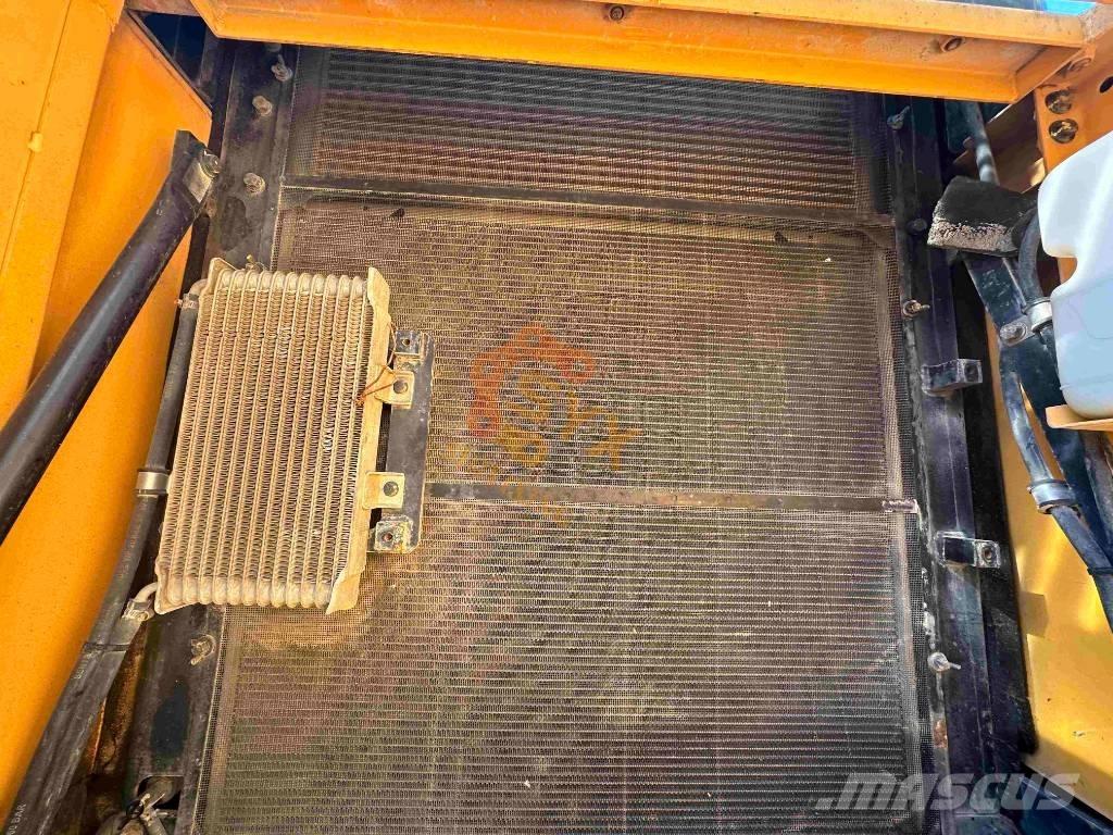 Hyundai Robex 520 VS Bagri goseničarji