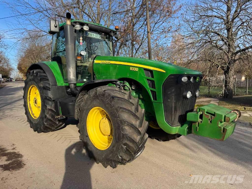 John Deere 8330 Traktorji