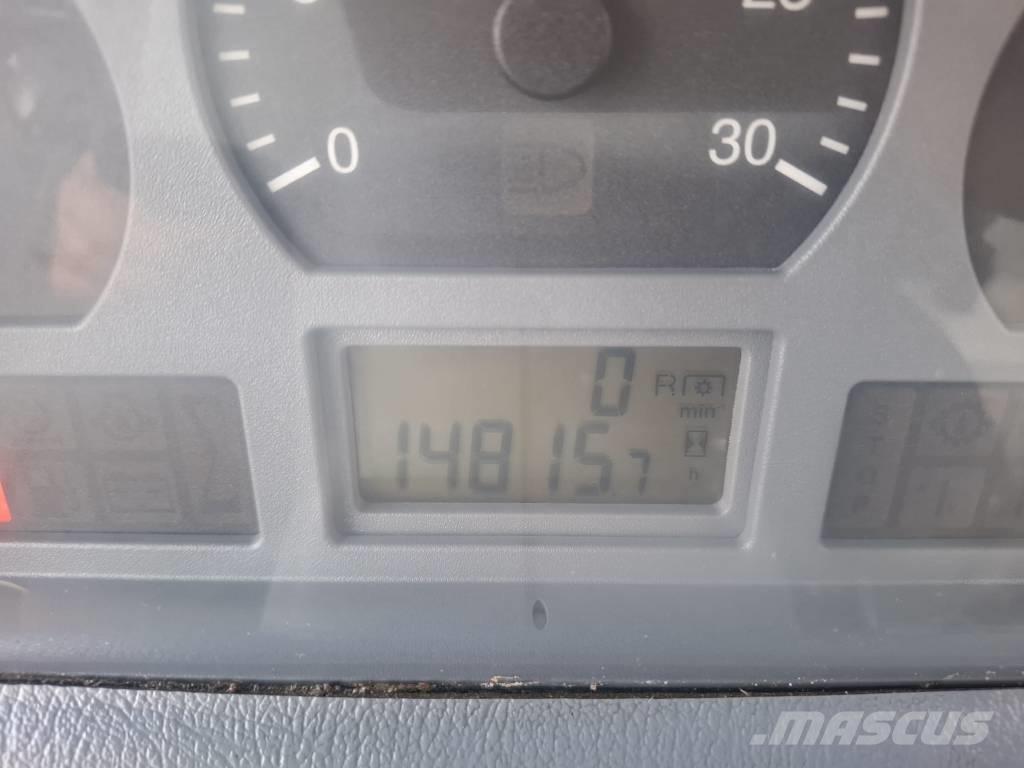 Valtra N 101 Traktorji