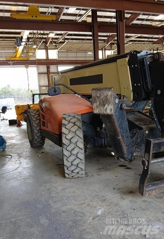 JLG 1055 Teleskopski viličarji