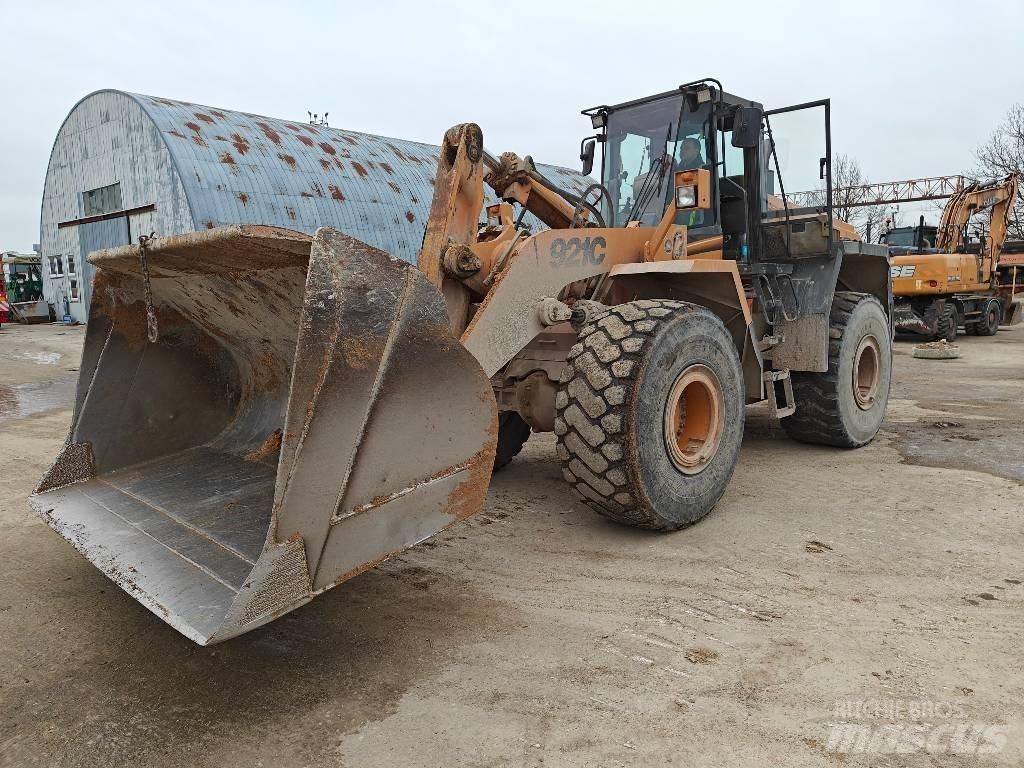 CASE 921 C Kolesni nakladalci