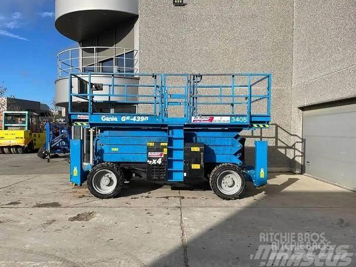 Genie GS4390RT Škarjaste dvižne ploščadi