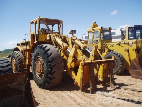 CAT 988 A Kolesni nakladalci