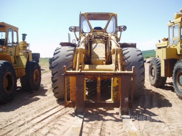 CAT 988 A Kolesni nakladalci