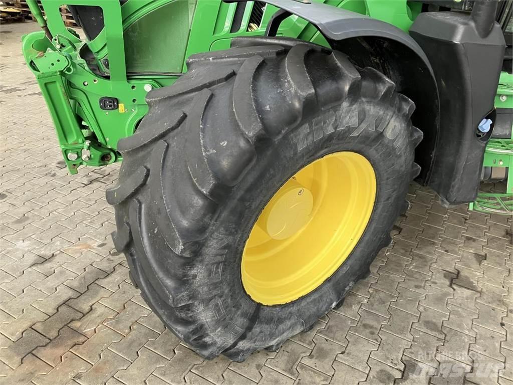 John Deere 6155R Traktorji