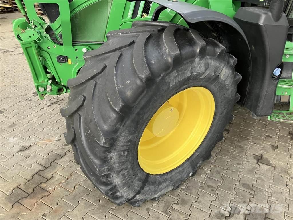 John Deere 6155R Traktorji