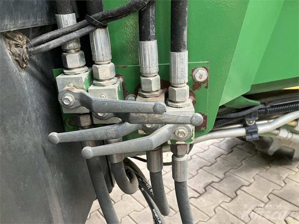 John Deere 6155R Traktorji