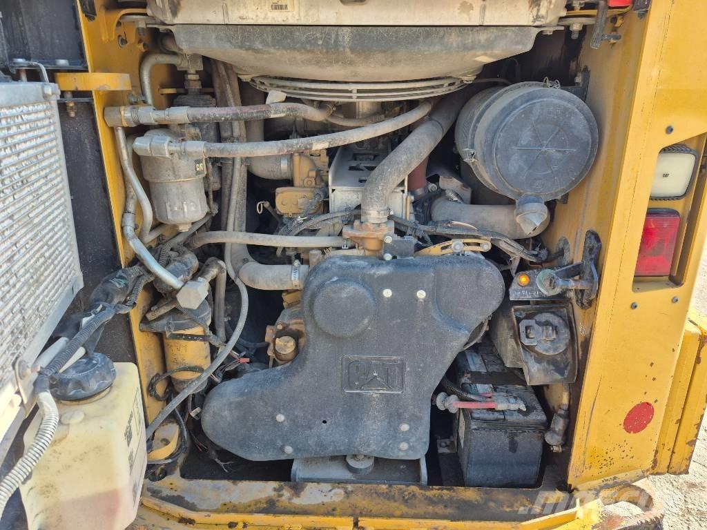 CAT 272 D Skid steer mini nakladalci