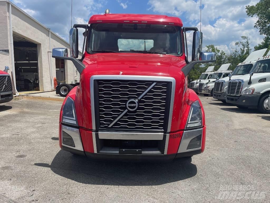 Volvo VNL64T300 Vlačilci