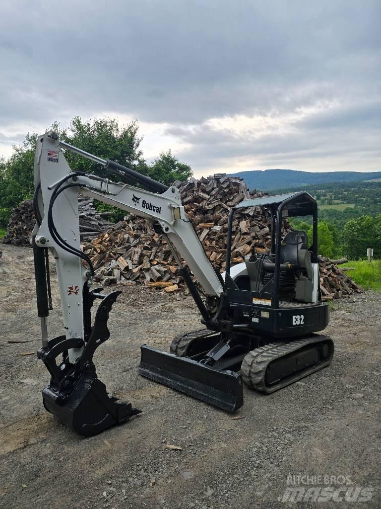 Bobcat E 32 Mini bagri <7t