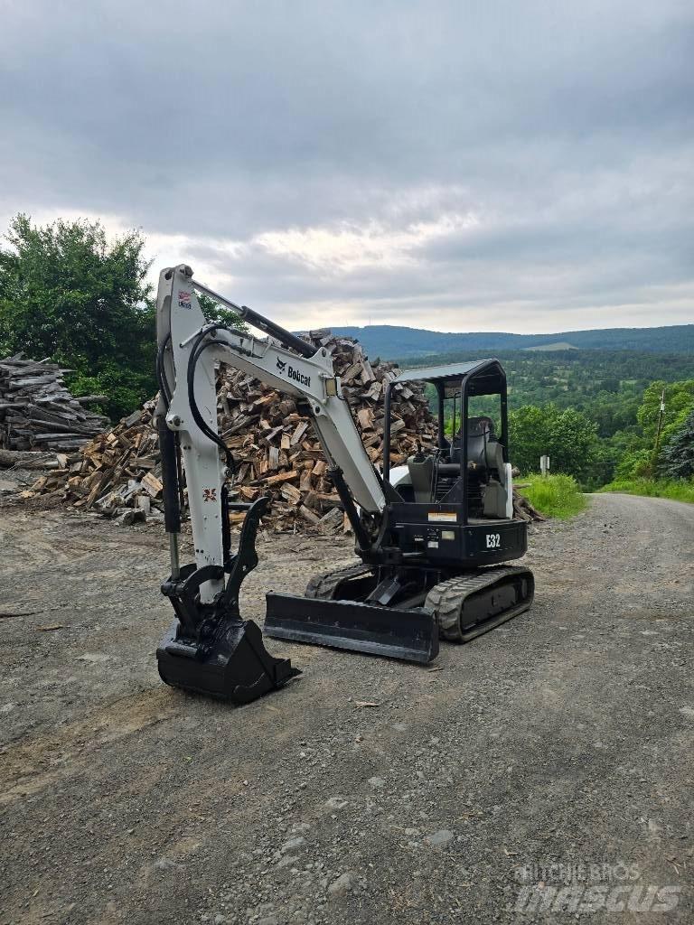 Bobcat E 32 Mini bagri <7t