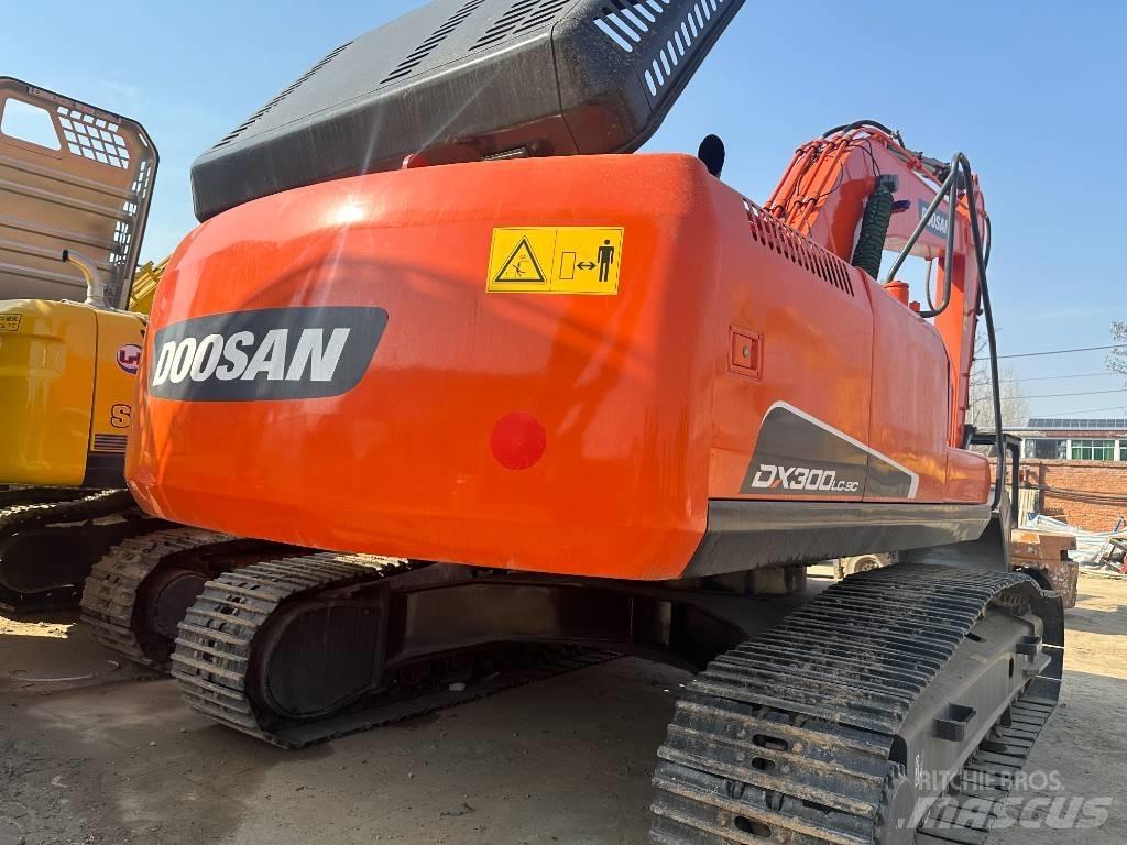 Doosan DX 300 Bagri goseničarji