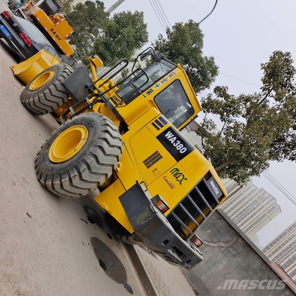 Komatsu WA 380 Kolesni nakladalci