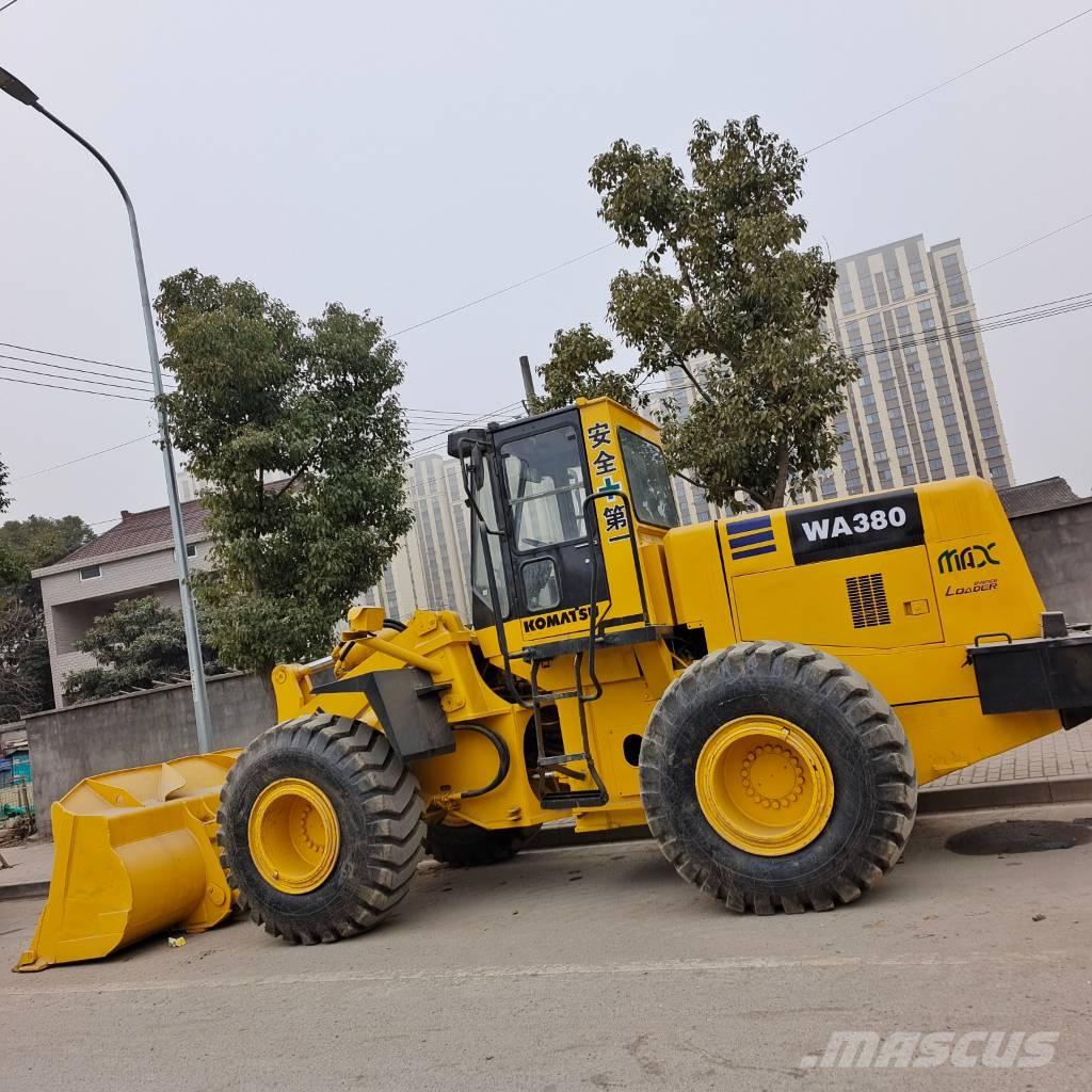 Komatsu WA 380 Kolesni nakladalci