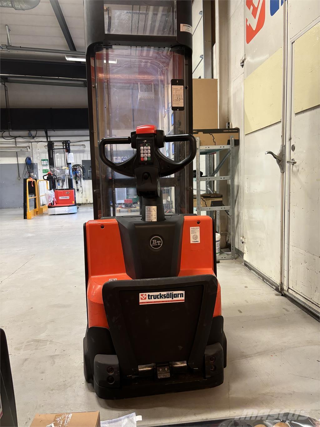 Toyota SWE120 Samopogonski ročni viličarji