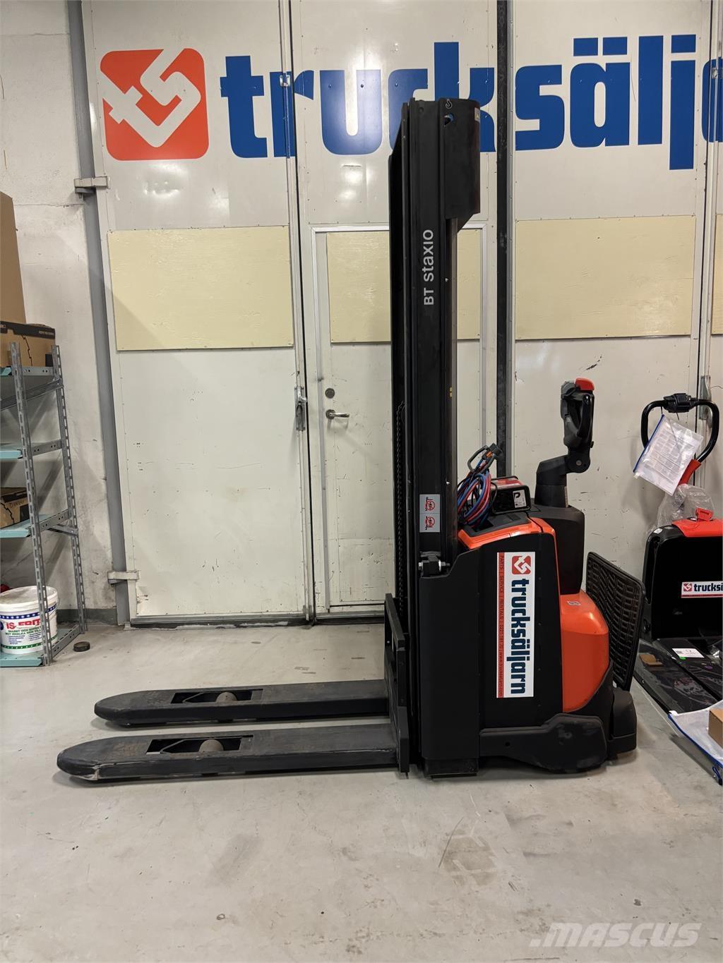 Toyota SWE120 Samopogonski ročni viličarji