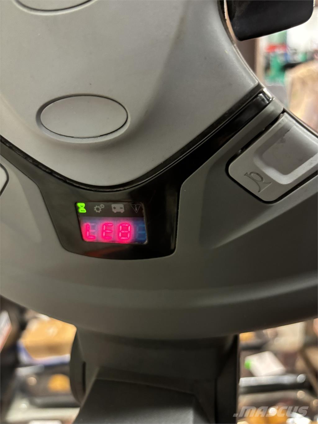 Toyota SWE120 Samopogonski ročni viličarji