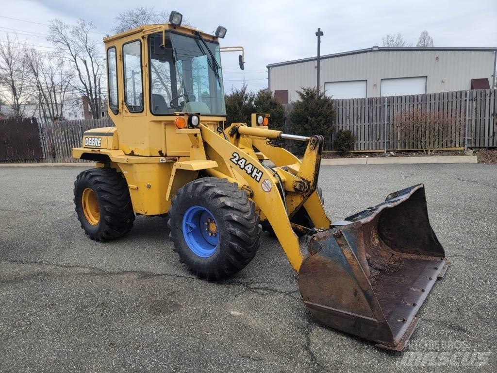 John Deere 244H Kolesni nakladalci