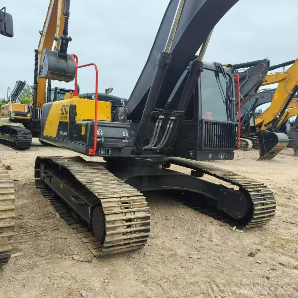 Volvo EC 240 Bagri goseničarji