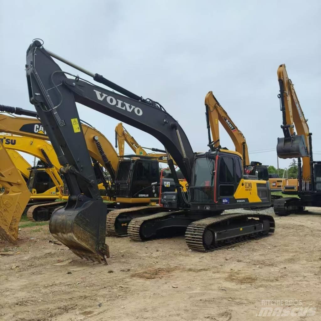Volvo EC 240 Bagri goseničarji