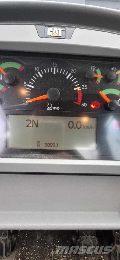 CAT 962 M Kolesni nakladalci