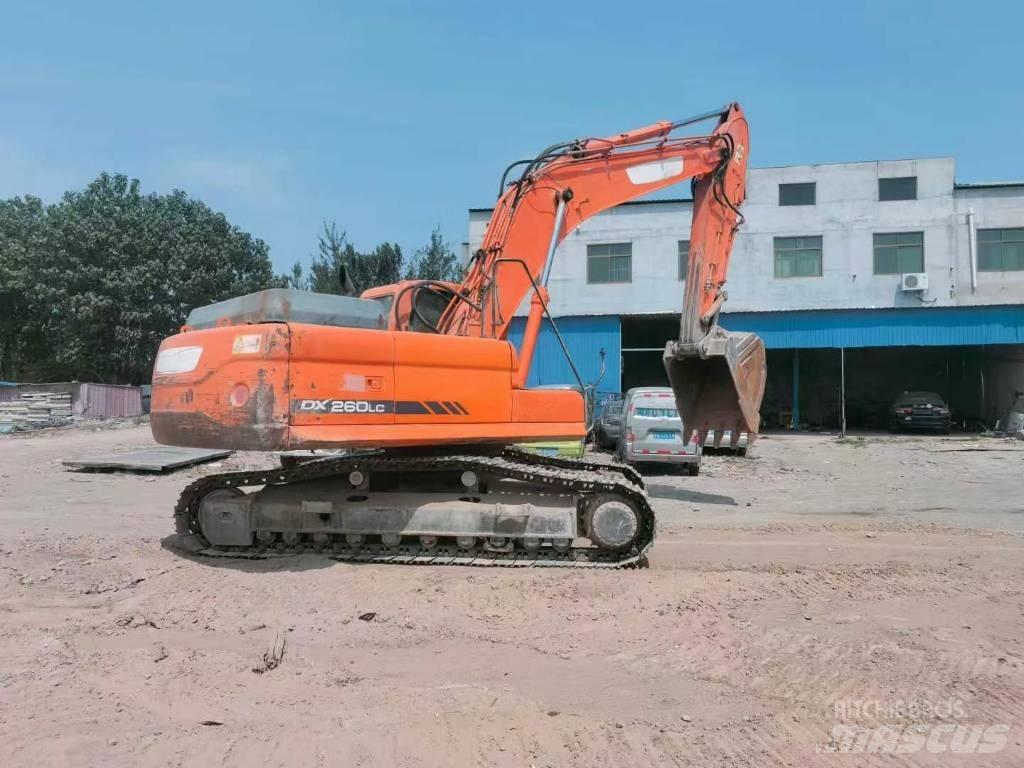 Doosan DX 260 Bagri goseničarji