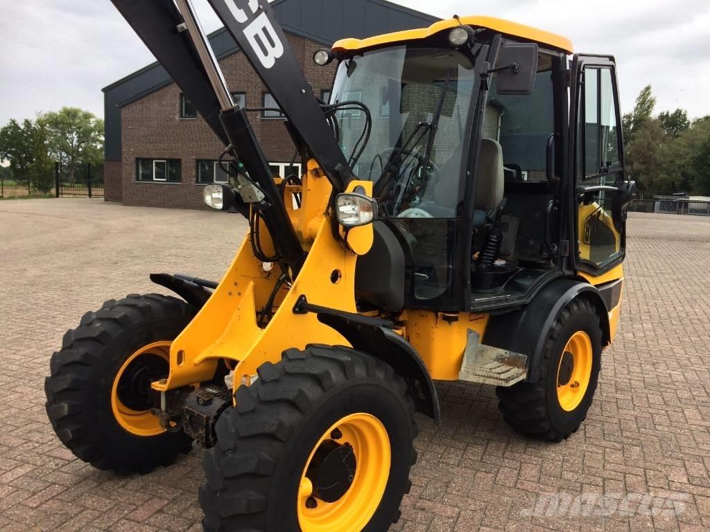 JCB 406 Kolesni nakladalci