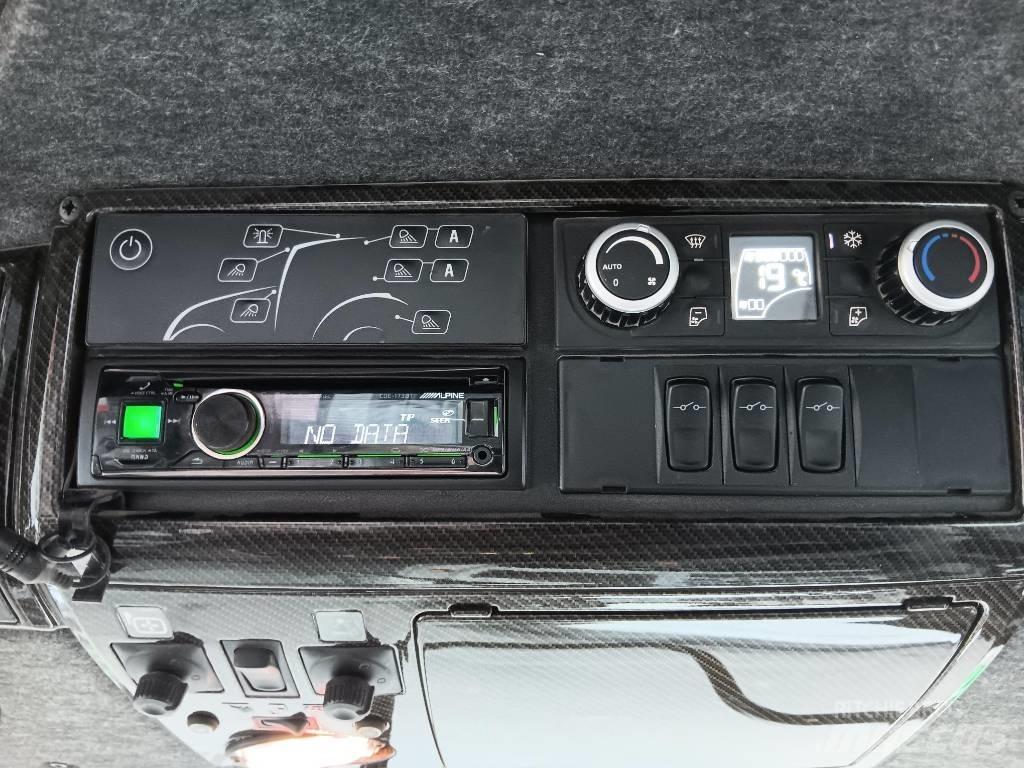 Valtra T 214 D Traktorji