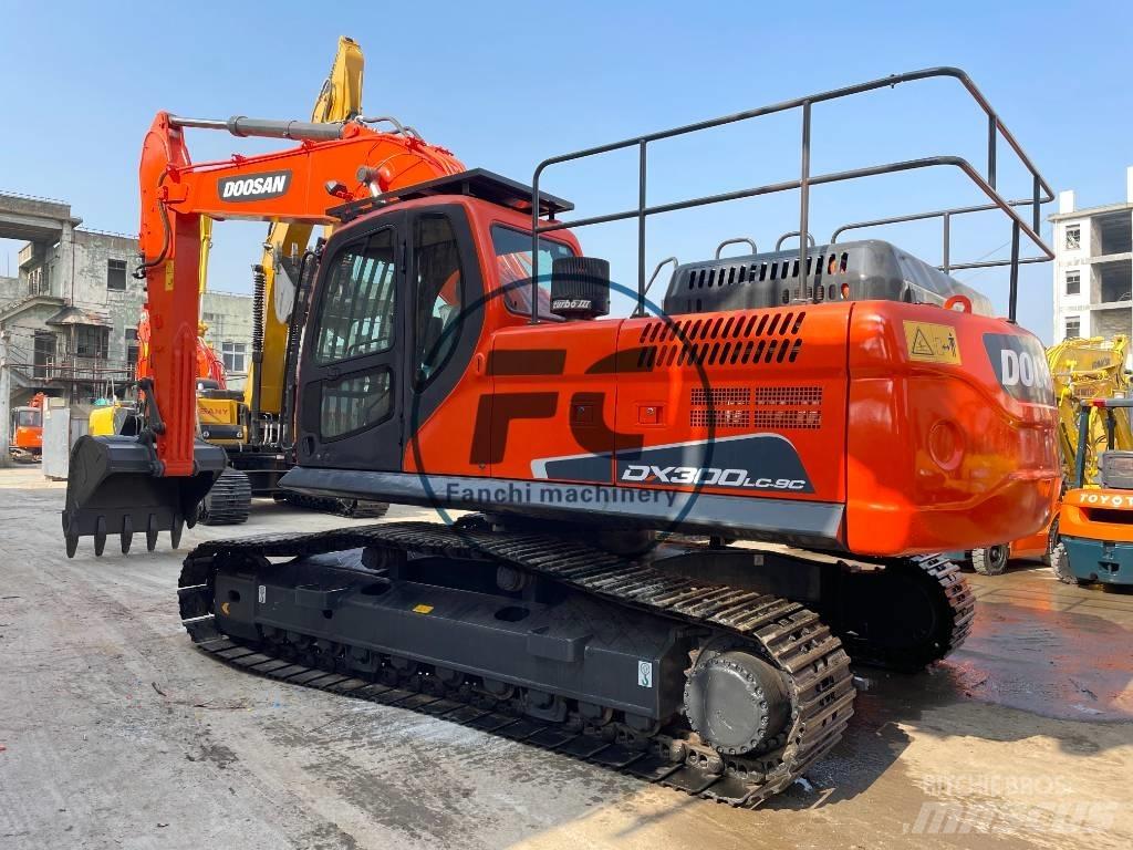 Doosan DX 300 Bagri goseničarji