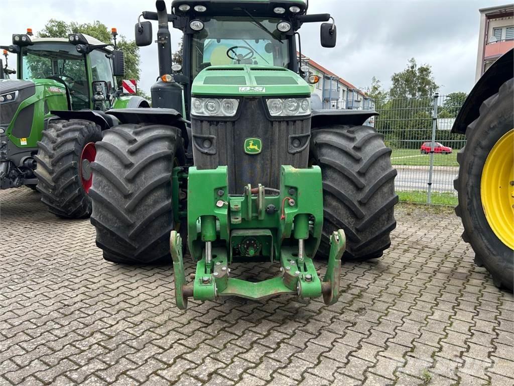 John Deere 8335R Traktorji