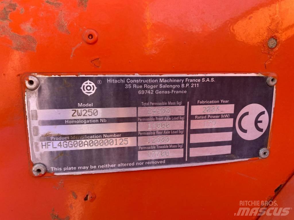 Hitachi ZW 250 Kolesni nakladalci