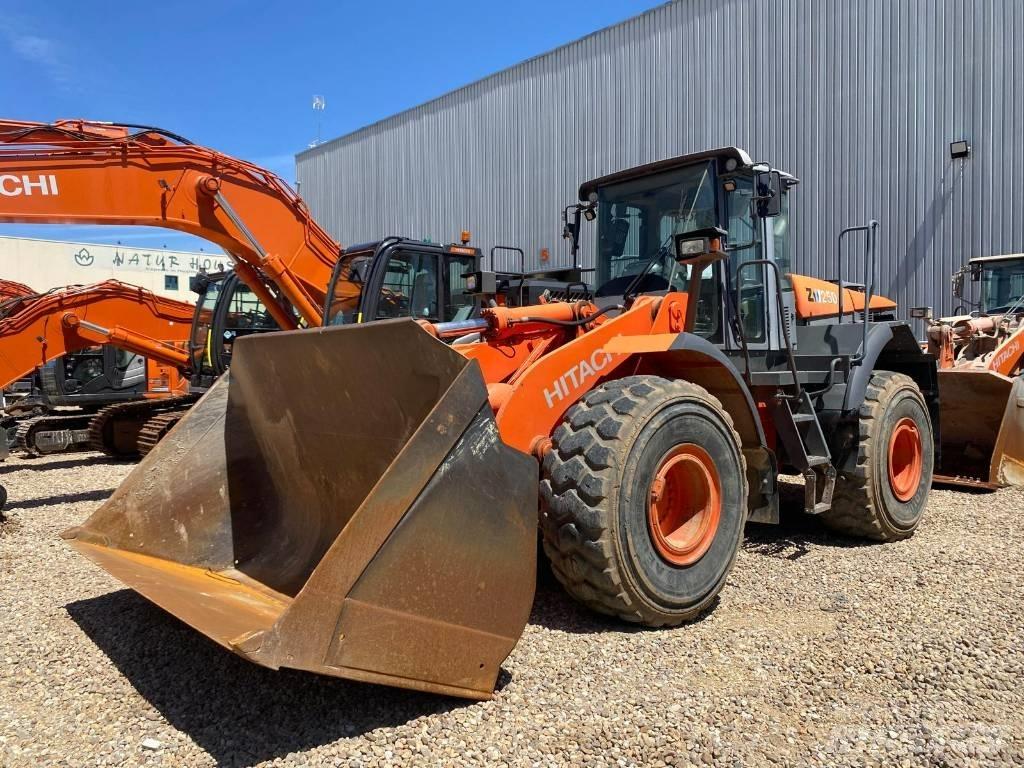 Hitachi ZW 250 Kolesni nakladalci