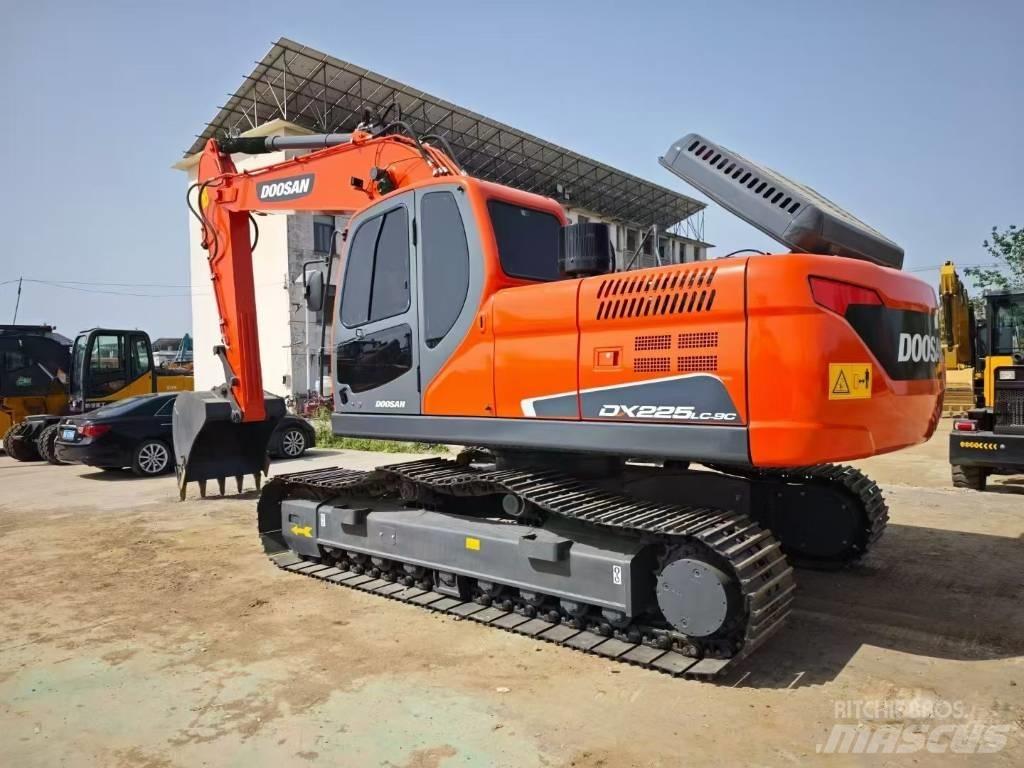 Doosan DX 225 LC Bagri goseničarji