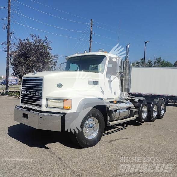 Mack CL733 Vlačilci