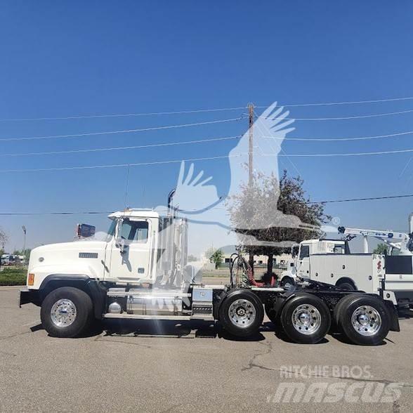 Mack CL733 Vlačilci