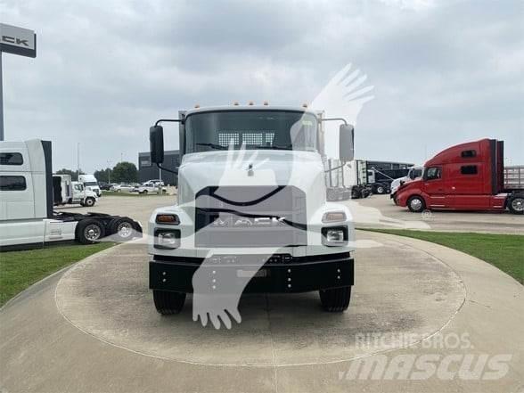 Mack MD6 Tovornjaki s kesonom/platojem