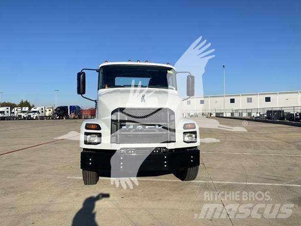 Mack MD6 Tovornjaki s kesonom/platojem