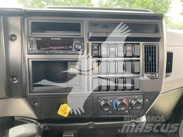 Mack MD6 Tovornjaki s kesonom/platojem