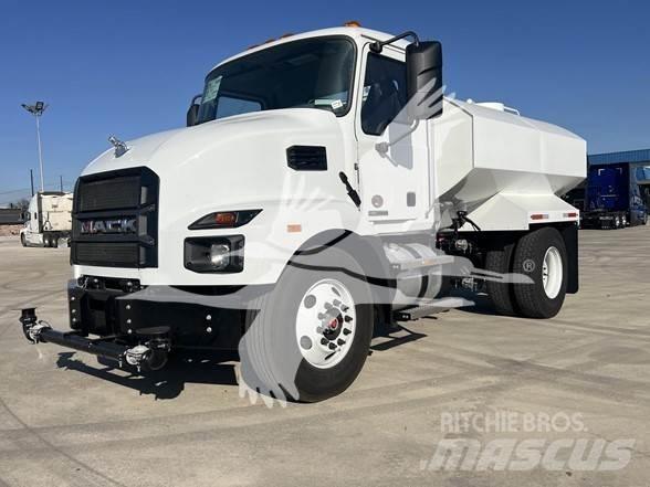 Mack MD6 Tovornjaki cisterne